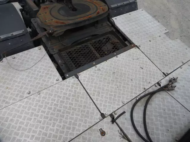 平成27年10月中古大型トラクタヘッド三菱ふそうスーパーグレートの画像25