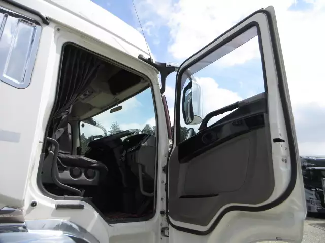 平成27年10月中古大型トラクタヘッド三菱ふそうスーパーグレートの画像28