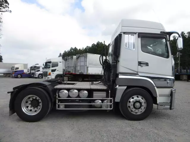 平成27年10月中古大型トラクタヘッド三菱ふそうスーパーグレートの画像4