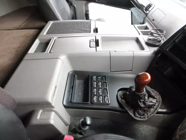 平成27年10月中古大型トラクタヘッド三菱ふそうスーパーグレートの画像32