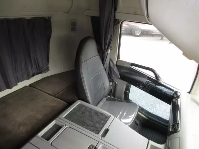 平成27年10月中古大型トラクタヘッド三菱ふそうスーパーグレートの画像45