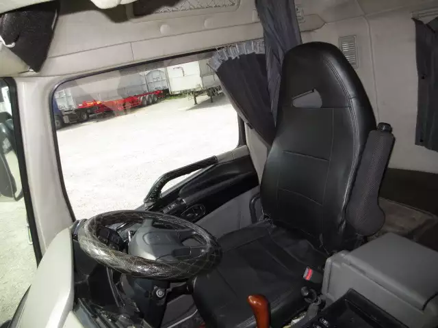 平成27年10月中古大型トラクタヘッド三菱ふそうスーパーグレートの画像47