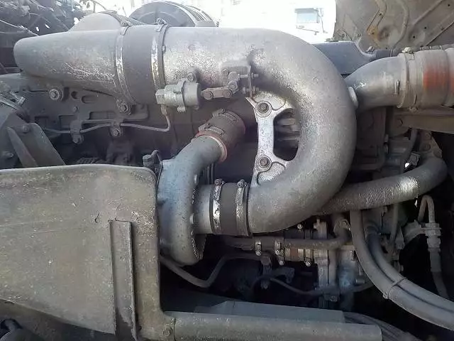 平成16年09月中古大型トラクタヘッド日産UDニッサンディーゼルの画像12