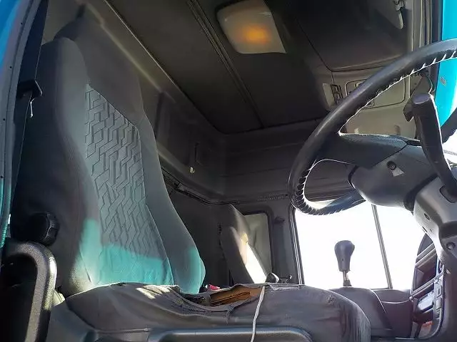 平成16年09月中古大型トラクタヘッド日産UDニッサンディーゼルの画像15