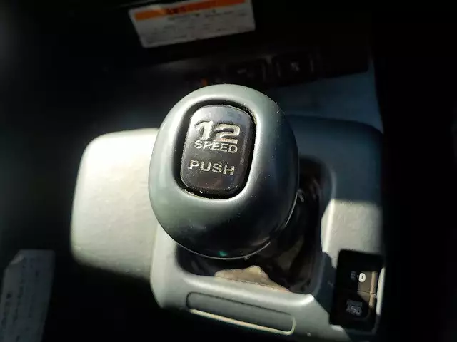 平成16年09月中古大型トラクタヘッド日産UDニッサンディーゼルの画像17