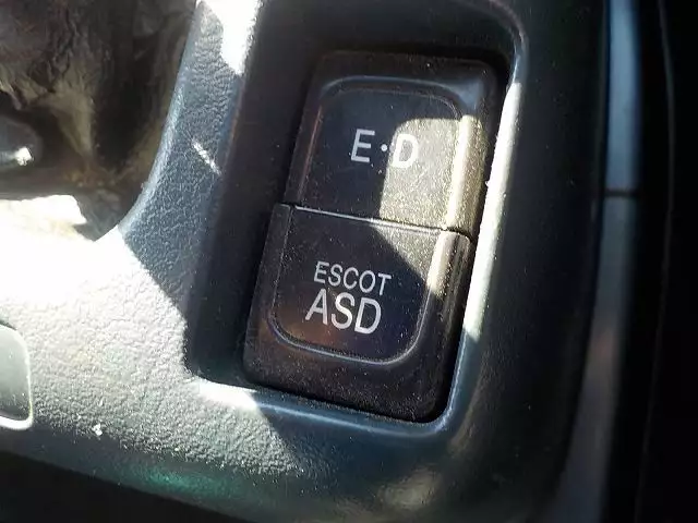 平成16年09月中古大型トラクタヘッド日産UDニッサンディーゼルの画像18