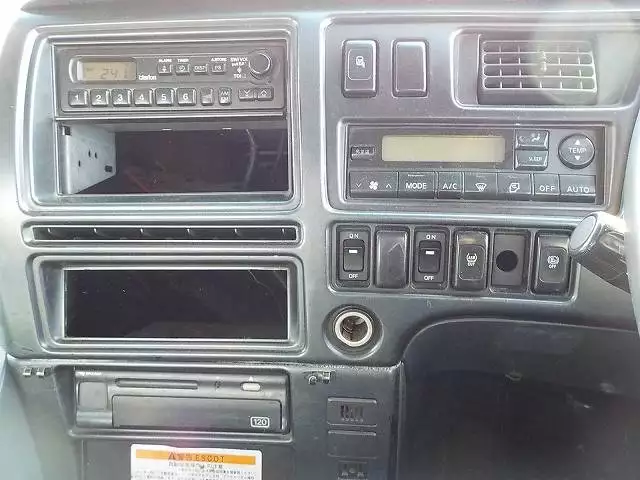 平成16年09月中古大型トラクタヘッド日産UDニッサンディーゼルの画像22