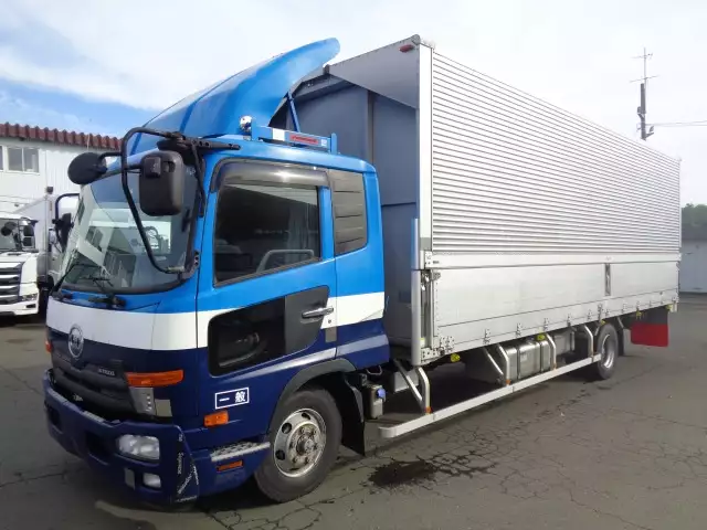 平成27年10月中古中型アルミバン・ウィング日産UDコンドルの画像1