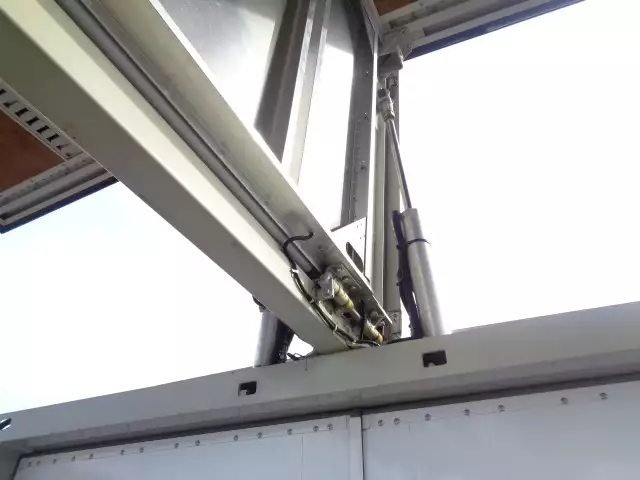 平成27年10月中古中型アルミバン・ウィング日産UDコンドルの画像15