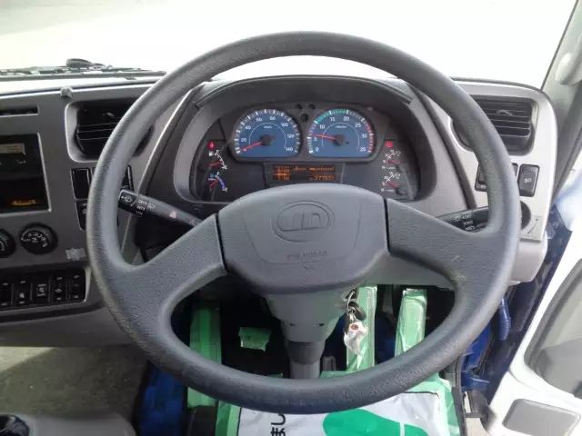 平成27年10月中古中型アルミバン・ウィング日産UDコンドルの画像38