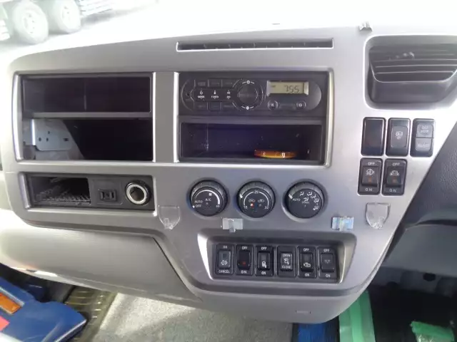 平成27年10月中古中型アルミバン・ウィング日産UDコンドルの画像41