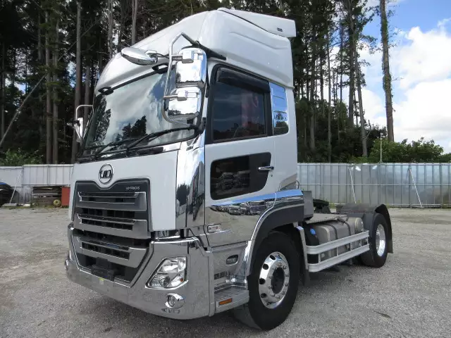 令和02年05月中古大型トラクタヘッド日産UDクオンの画像1