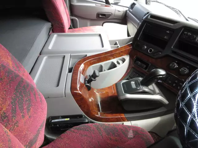 令和02年05月中古大型トラクタヘッド日産UDクオンの画像28