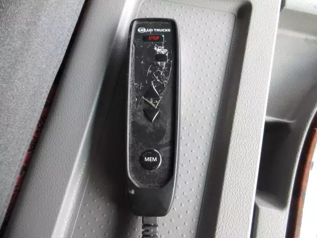 令和02年05月中古大型トラクタヘッド日産UDクオンの画像30