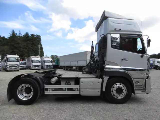 令和02年05月中古大型トラクタヘッド日産UDクオンの画像4