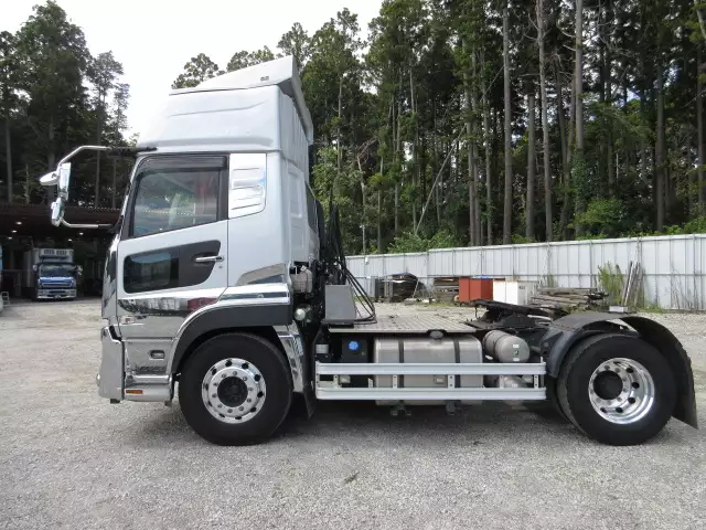 令和02年05月中古大型トラクタヘッド日産UDクオンの画像8