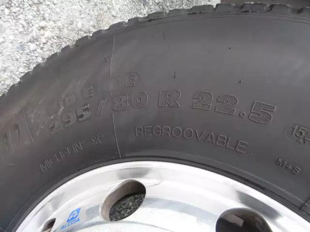 令和02年05月中古大型トラクタヘッド日産UDクオンの画像10