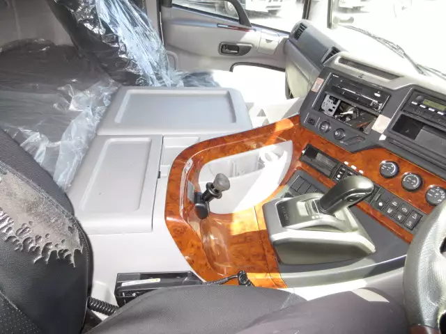 令和03年05月中古大型トラクタヘッド日産UDクオンの画像26