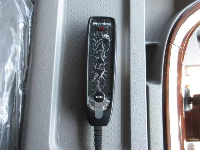 令和03年05月中古大型トラクタヘッド日産UDクオンの画像28