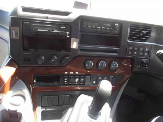 令和03年05月中古大型トラクタヘッド日産UDクオンの画像29