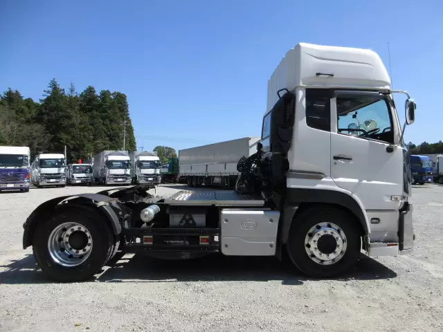 令和03年05月中古大型トラクタヘッド日産UDクオンの画像4