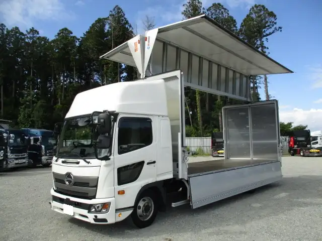 ☆車検付き(R8.9.7)☆ 令和4年 日野 4tアルミウィング 62ワイド ハイルーフ エアサス 210馬力 MT6速 積載:2,700㎏ 距離:5万㎞の画像9