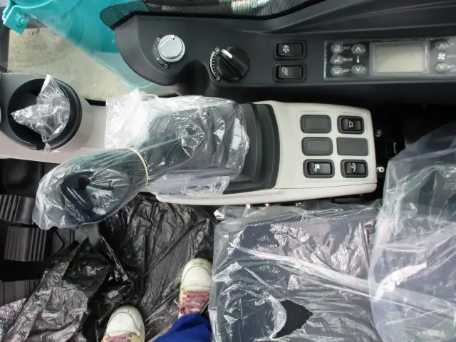 新品  未使用  R5年  コベルコSK210D-10  0.7パワーショベル  解体仕様  2面ガード+トップガード  KV800PRニブラーの画像12