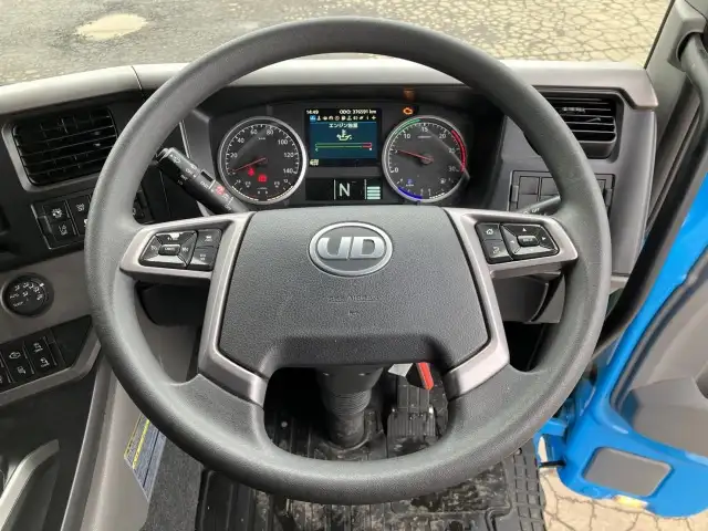 令和01年/平成31年12月中古大型トラクタヘッド日産UDクオンの画像32