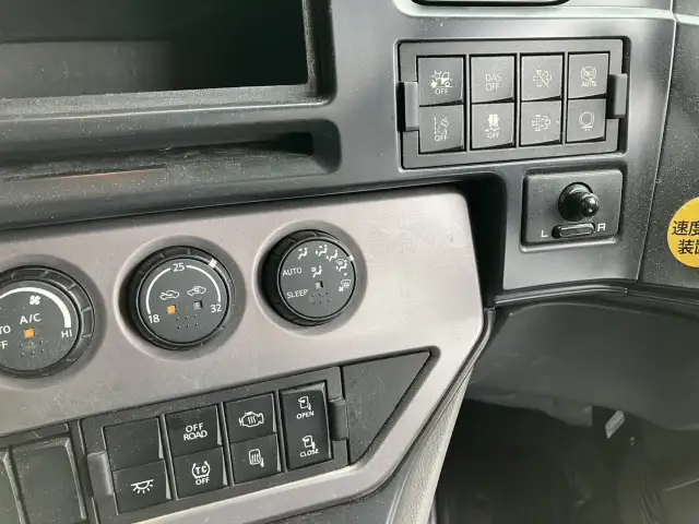 令和01年/平成31年12月中古大型トラクタヘッド日産UDクオンの画像37