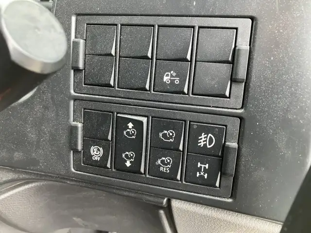 令和01年/平成31年12月中古大型トラクタヘッド日産UDクオンの画像38