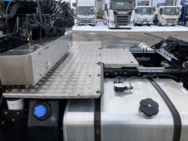 令和01年/平成31年12月中古大型トラクタヘッド日産UDクオンの画像9