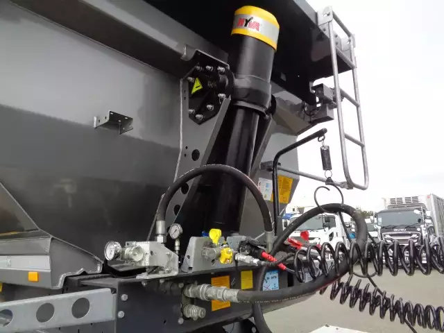 令和05年02月中古大型トラクタヘッド日産UDクオンの画像15