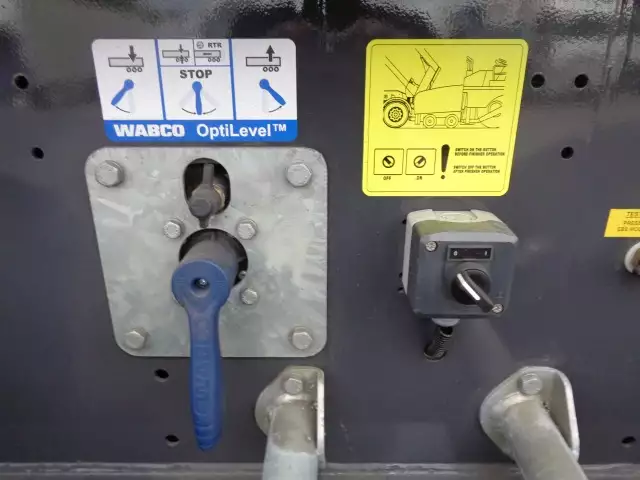 令和05年02月中古大型トラクタヘッド日産UDクオンの画像20