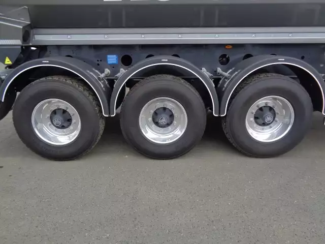 令和05年02月中古大型トラクタヘッド日産UDクオンの画像27