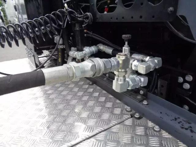 令和05年02月中古大型トラクタヘッド日産UDクオンの画像32