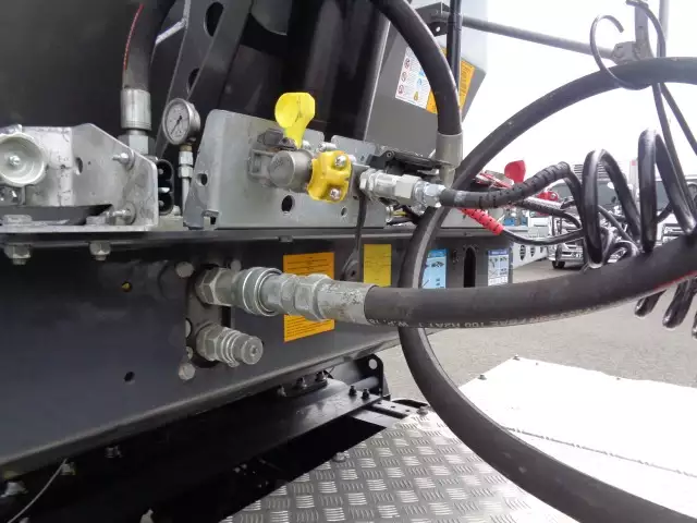 令和05年02月中古大型トラクタヘッド日産UDクオンの画像33