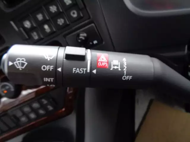 令和05年02月中古大型トラクタヘッド日産UDクオンの画像52