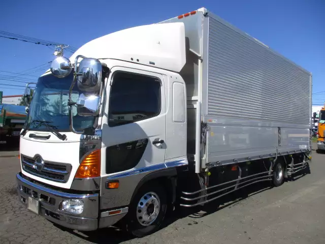 平成28年11月中古中型アルミバン・ウィング日野レンジャーの画像1