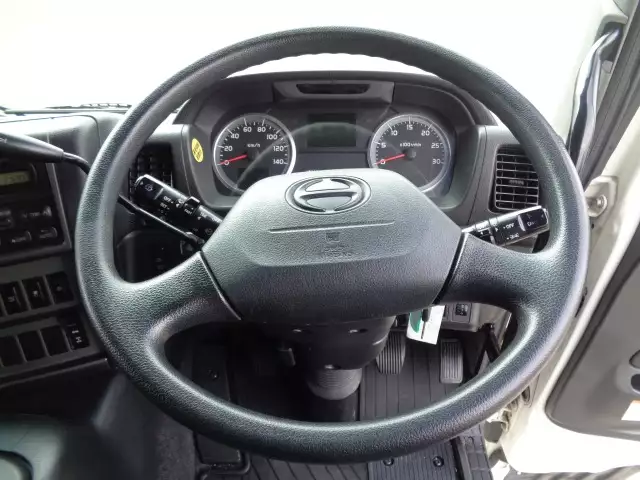 平成28年09月中古大型トラクタヘッド日野プロフィアの画像33