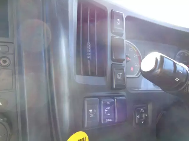 平成28年11月中古大型トラクタヘッドいすゞギガの画像25