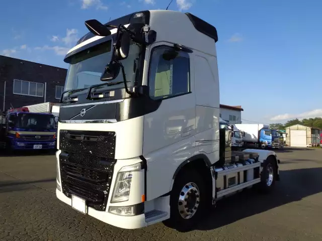 平成30年06月中古大型トラクタヘッドボルボトラックの画像1