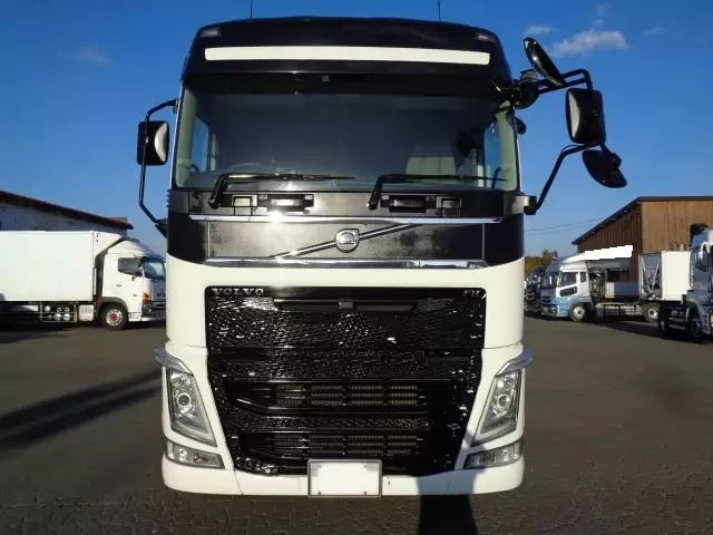 平成30年06月中古大型トラクタヘッドボルボトラックの画像2