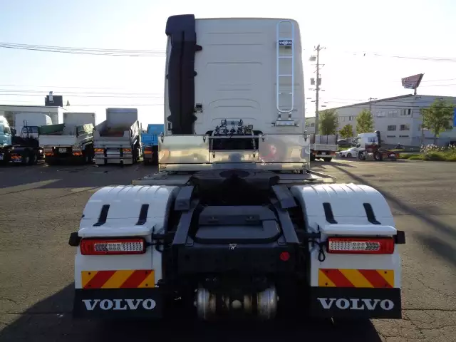 平成30年06月中古大型トラクタヘッドボルボトラックの画像6