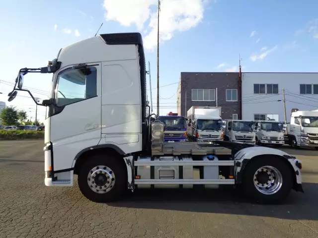 平成30年06月中古大型トラクタヘッドボルボトラックの画像8