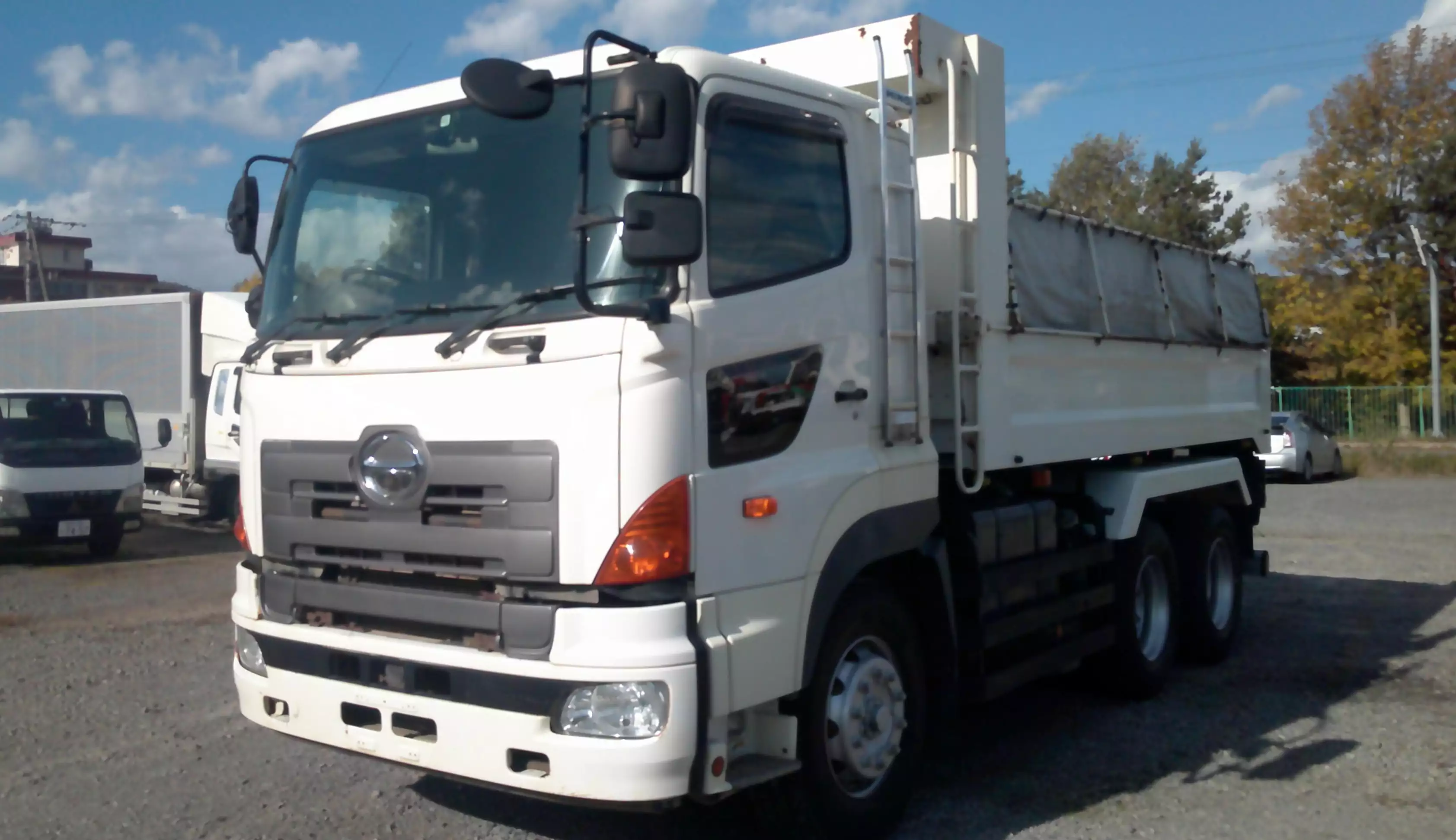 平成26年10月中古大型ダンプ日野プロフィアの画像1