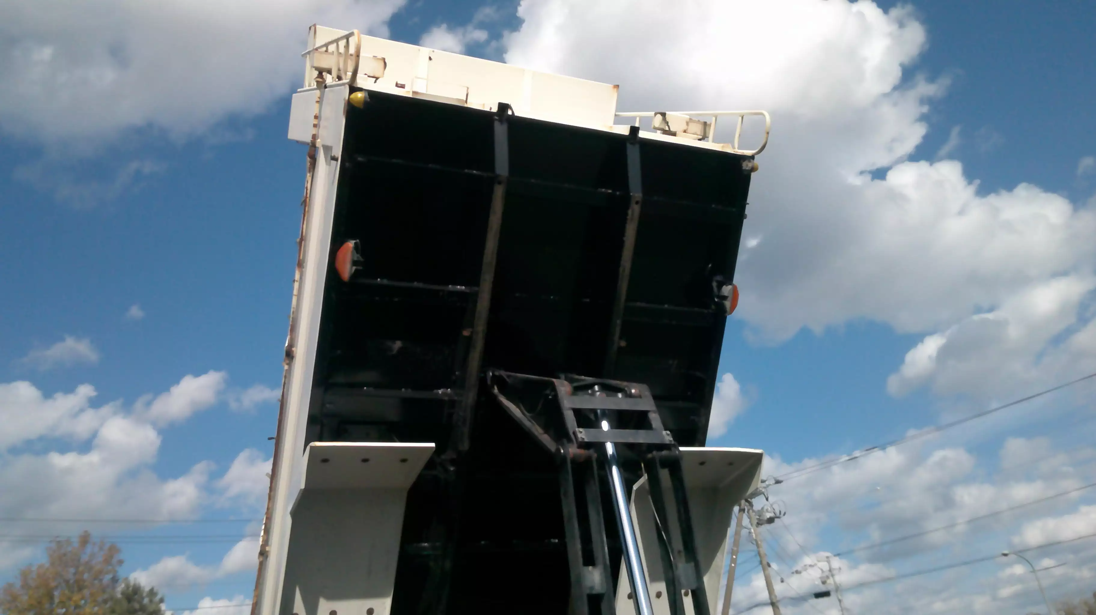 平成26年10月中古大型ダンプ日野プロフィアの画像15