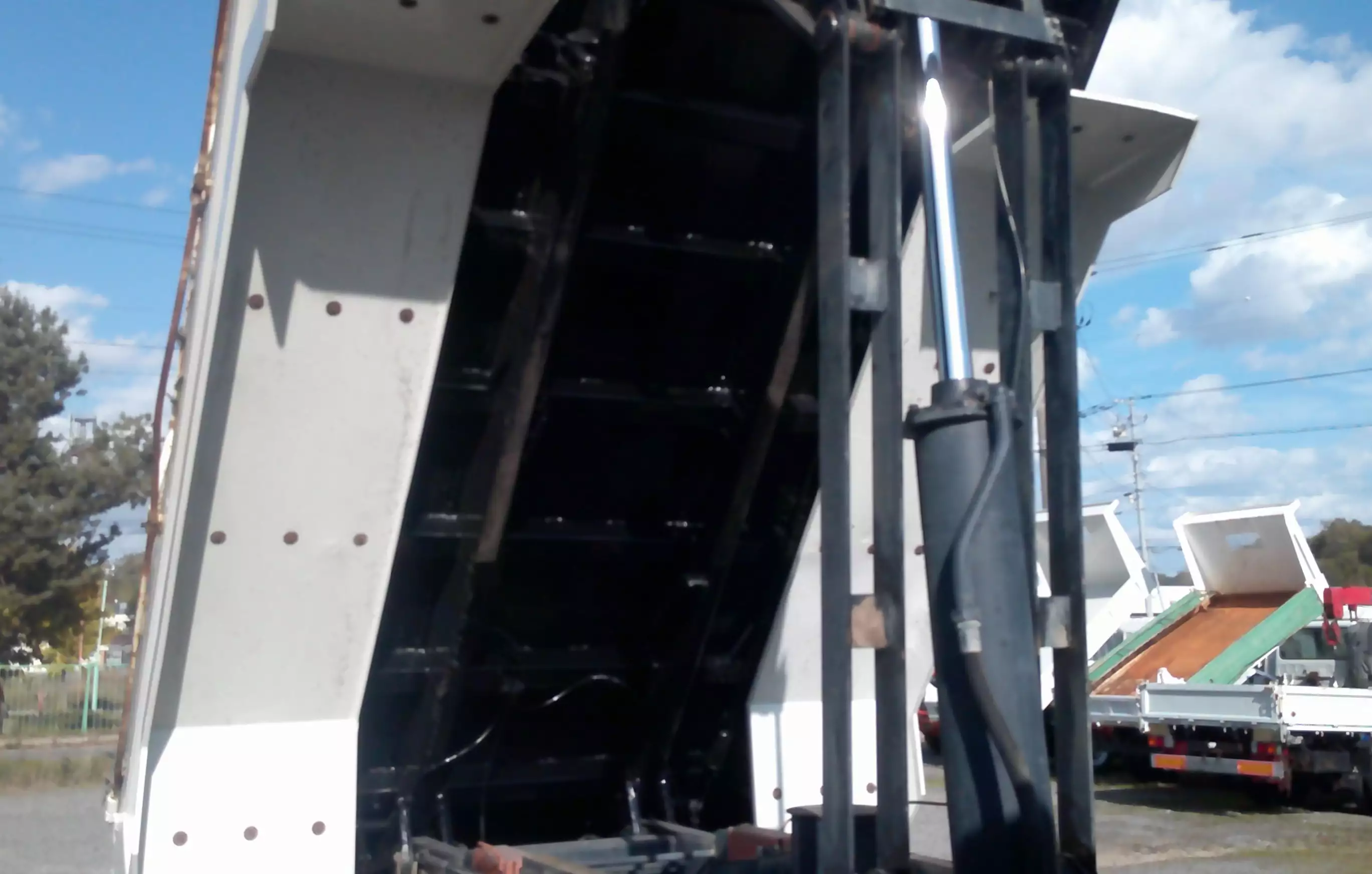 平成26年10月中古大型ダンプ日野プロフィアの画像16