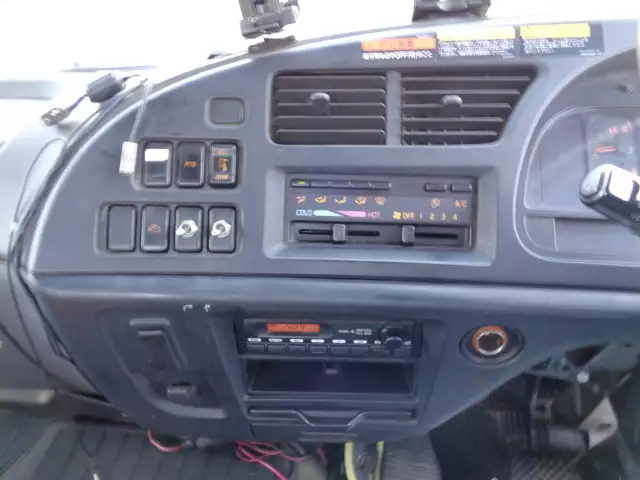 平成18年03月中古中型クレーン付いすゞフォワードの画像34