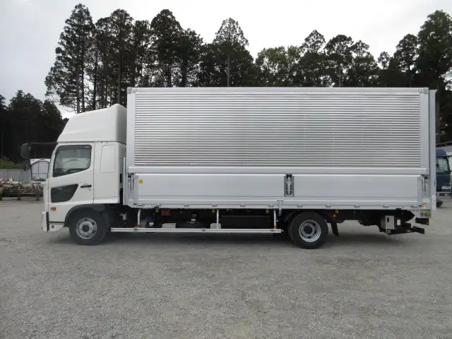 ☆車検付き(R6.11.29)☆ 令和4年 日野 4tアルミウィングPG 62ワイド ハイルーフ ゲート蓋 240馬力 MT6速 エアサス 積載:2,250㎏ 距離:600㎞の画像8