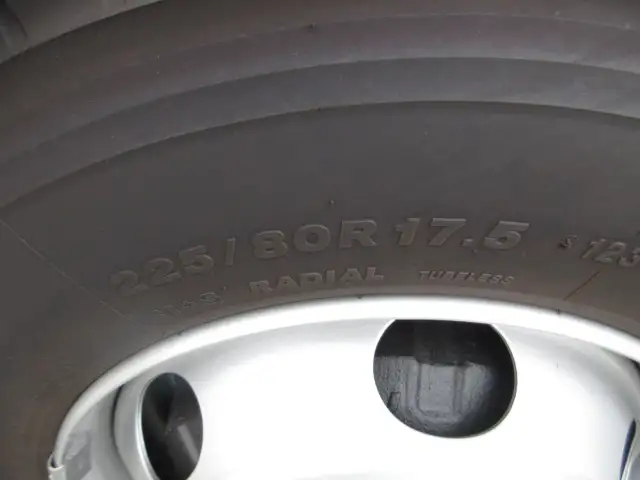 ☆車検付き(R6.11.29)☆ 令和4年 日野 4tアルミウィングPG 62ワイド ハイルーフ ゲート蓋 240馬力 MT6速 エアサス 積載:2,250㎏ 距離:600㎞の画像10
